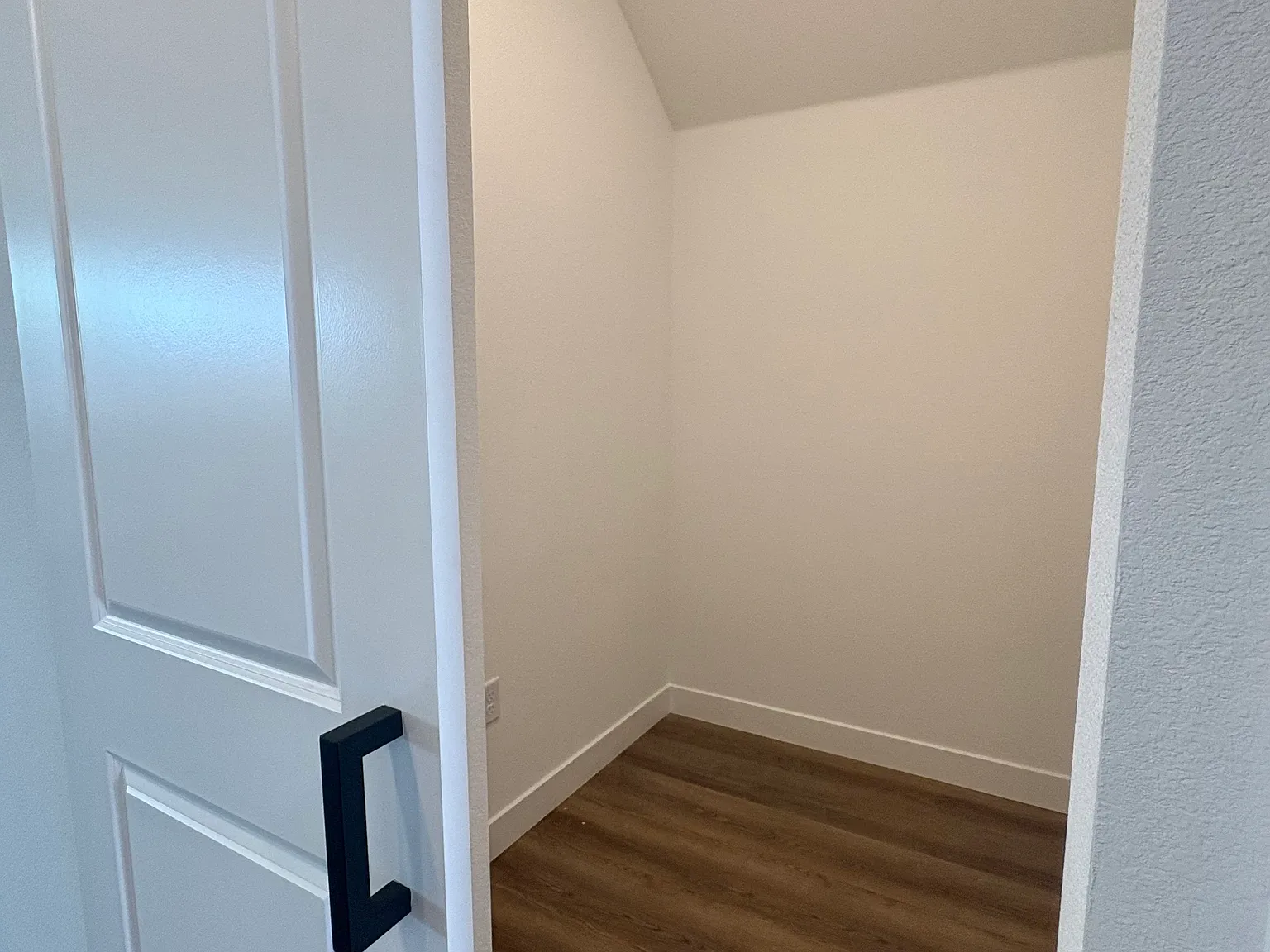 5 bed, 2950 sqft, $3,450 — Photo 3