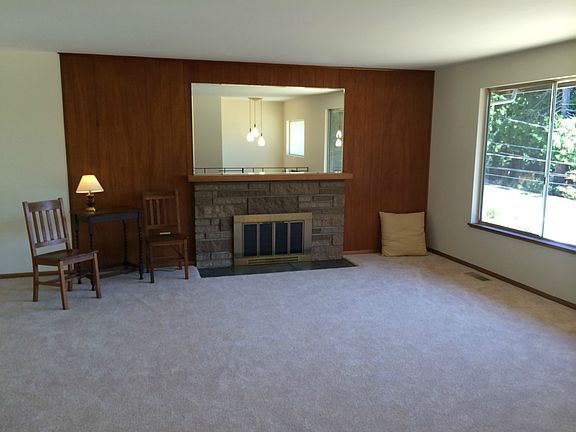 5th image of 15237 Densmore Ave N