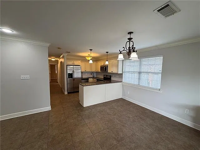 3 bed, 1.5 bath, 1550 sqft, $1,800 — Photo 4