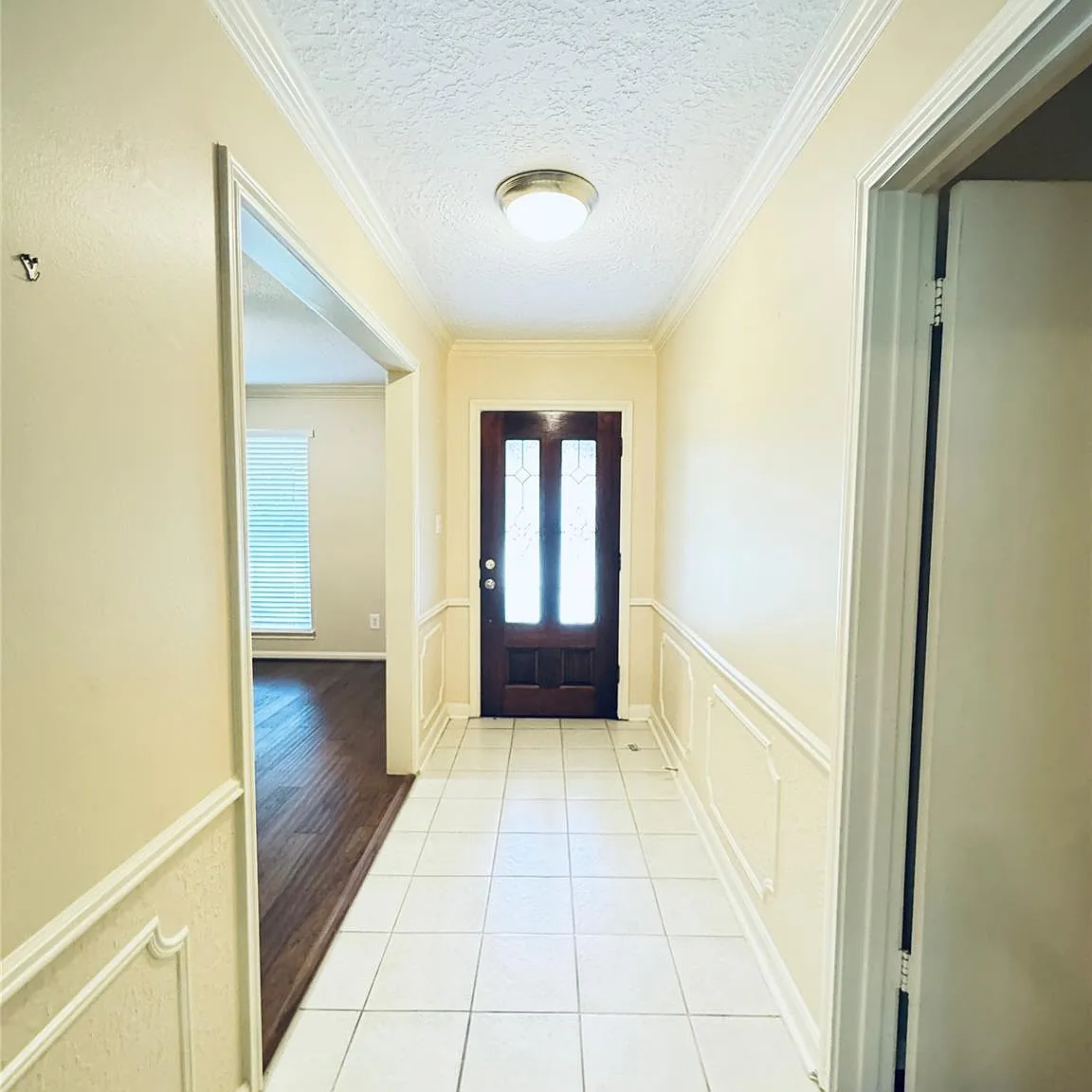 4 bed, 2.5 bath, 2222 sqft, $3,650 — Photo 2