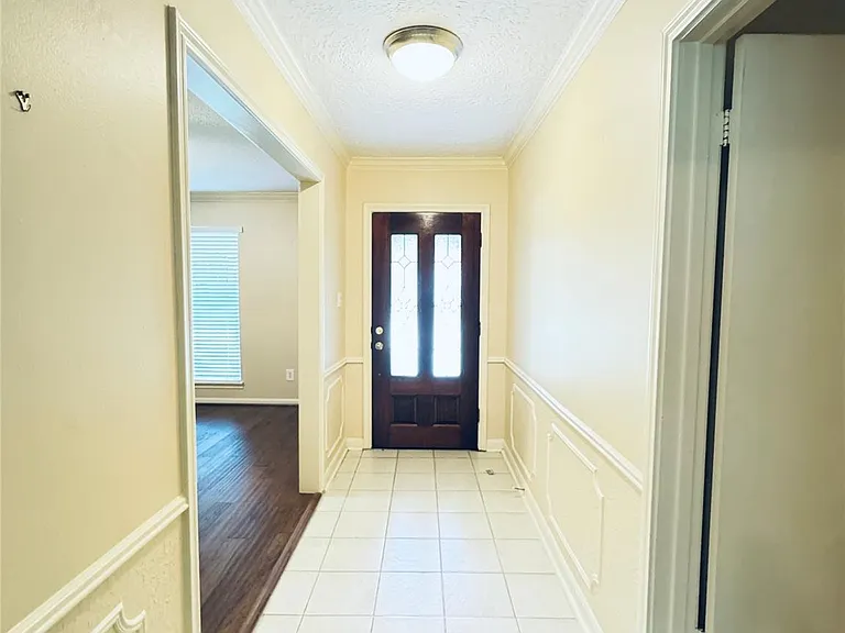 13935 Saint Marys Ln — Photo 2