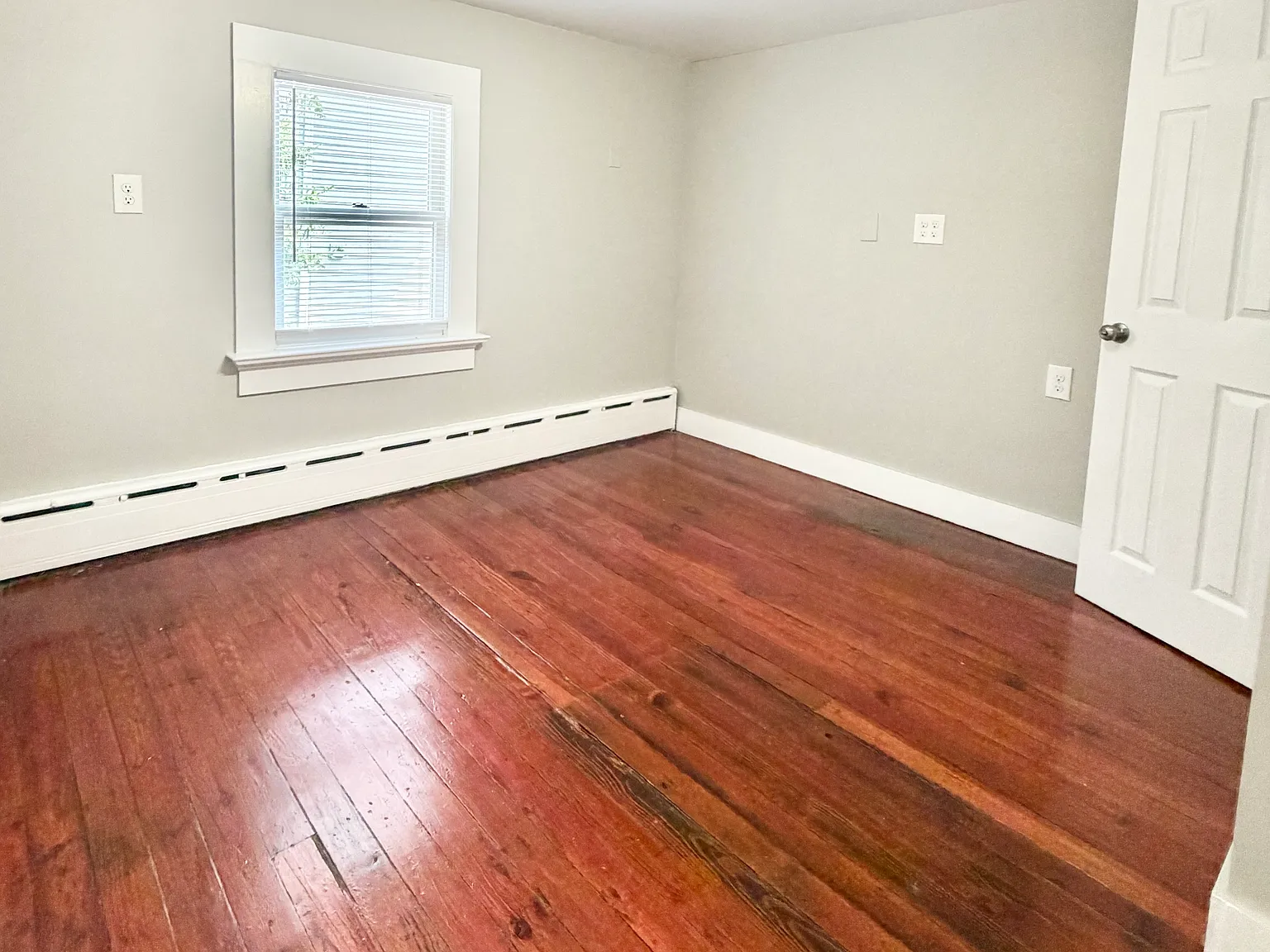 5 bed, 2000 sqft, $3,150 — Photo 4