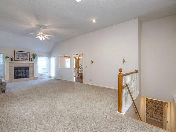 4th image of 15715 Travis St