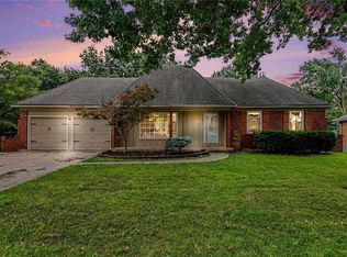 702 NW 12th St, Blue Springs, MO 64015