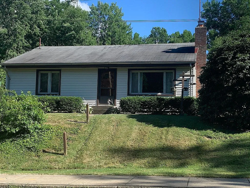 83 Oak St photo 1