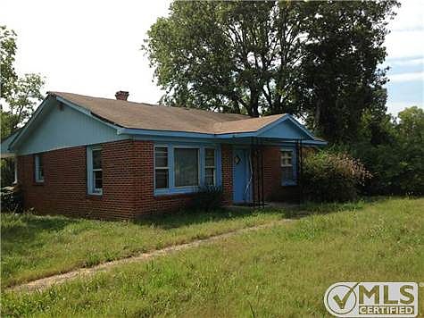 1st image of 1136 Twin Oak Dr
