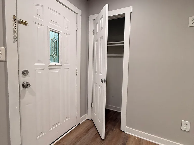 657 Robert E Lee Pkwy — Photo 3
