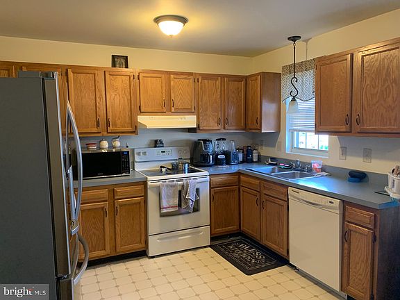 3rd image of 1111 Meily St
