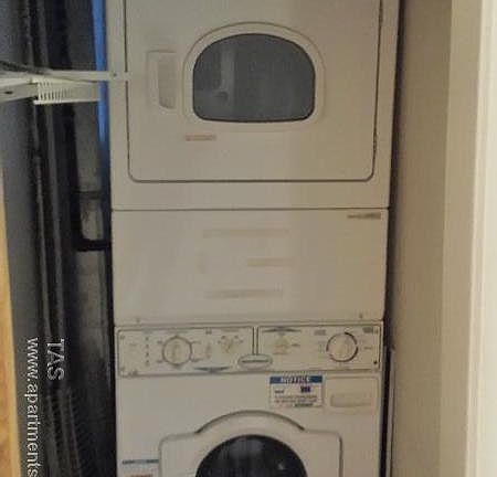 3rd image of 1502 N Rockwell St APT 2