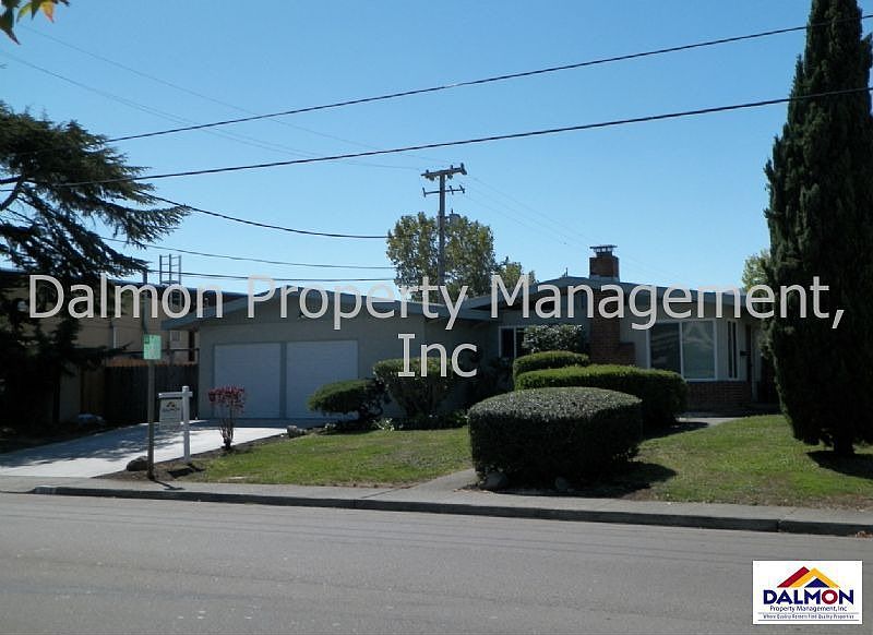 Welcome to 1515 Center Rd.