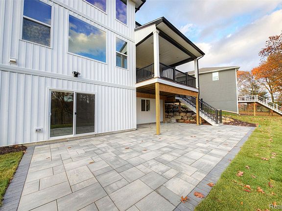 3rd image of 626 Round Rock