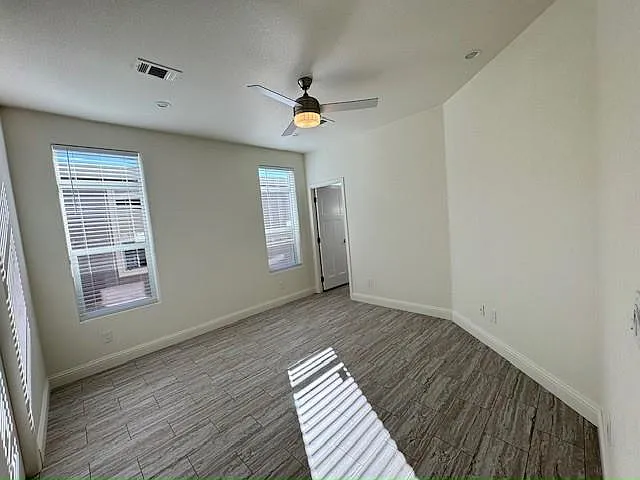 3 bed, 2.0 bath, 1500 sqft, $1,960 — Photo 4
