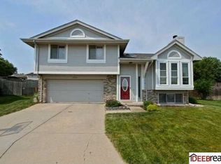 13720 Lillian Cir, Omaha, NE 68138