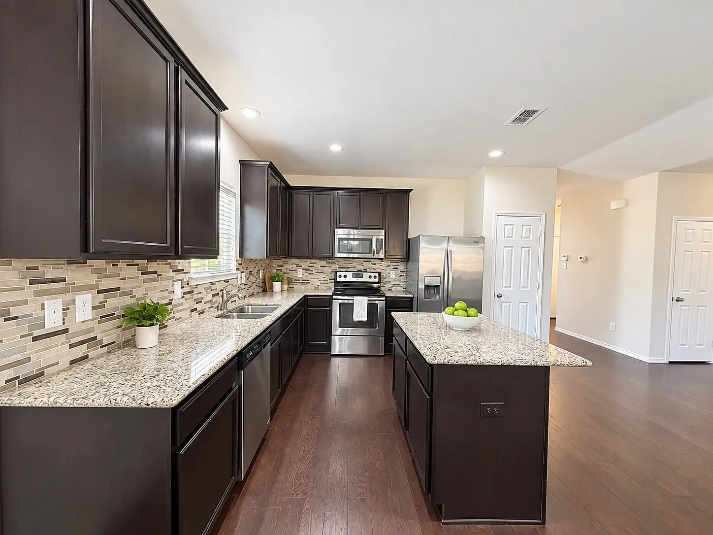 3 bed, 2.0 bath, 1661 sqft, $1,950 — Photo 4