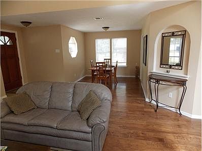 4th image of 706 Birch Brook Dr