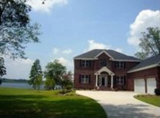 100 Bridge Pointe Dr, New Bern, NC 28562