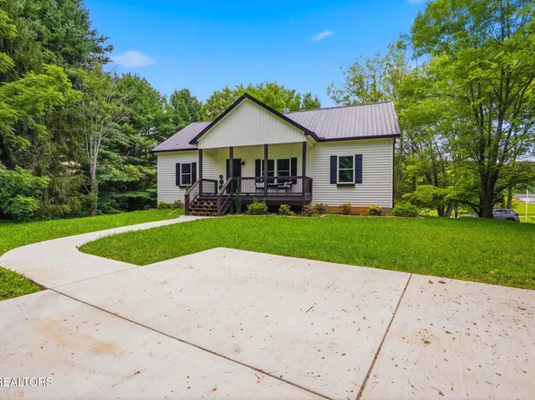 136 Log Ln, Jacksboro, TN 37757
