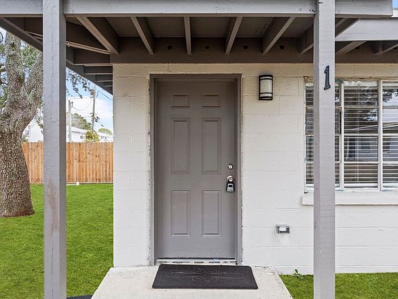 2nd image of 718 Eglin Pkwy NE APT 1