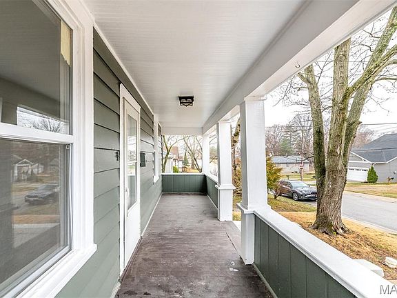 3rd image of 1042 Charleville Ave