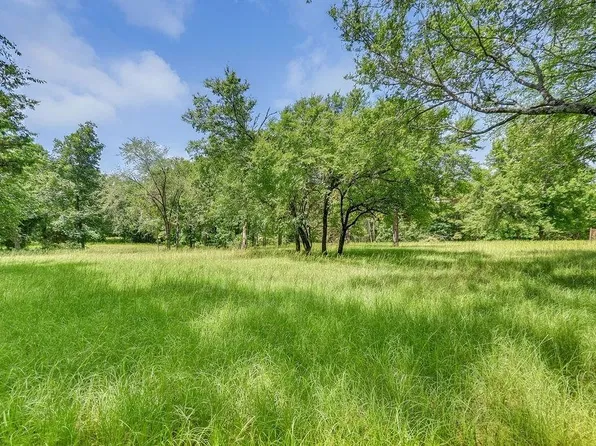 Silk Tree Rd, Gilmer, TX 75645