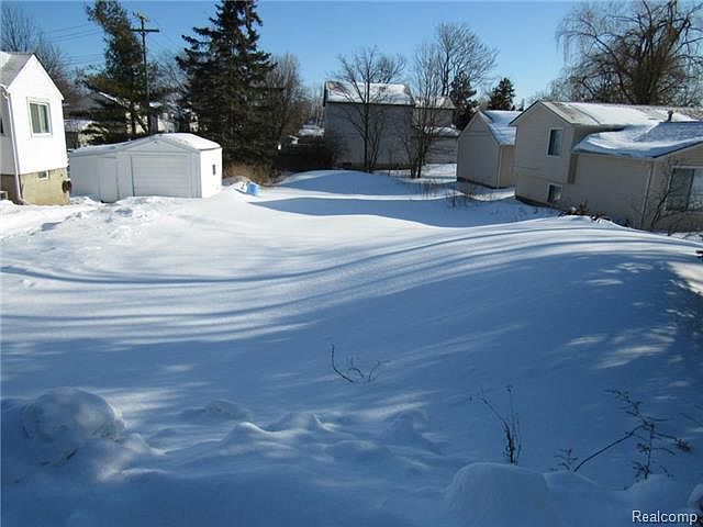 2nd image of 4144 Mapleleaf Rd
