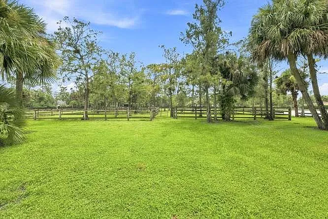 1 bed, 1.5 bath, 2827 sqft, $11,500 — Photo 4