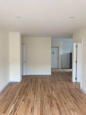 2nd image of 587 W 207th St #6