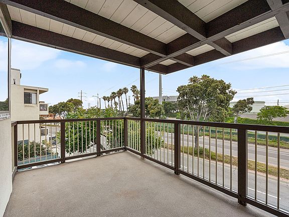 5th image of 480 Rosecrans Ave APT 2