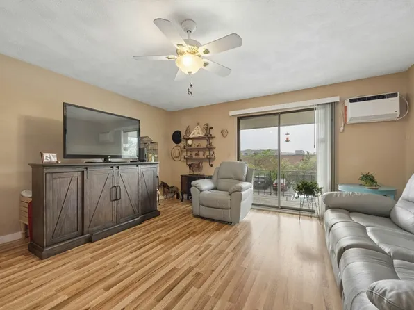 395 Merrimack St APT 42, Methuen, MA 01844