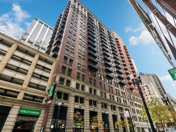 212 W Washington St APT 2011, Chicago, IL 60606