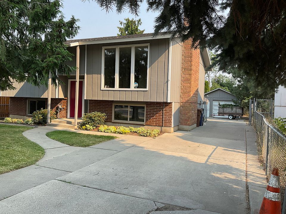 1st image of 3217 E 33rd Ave