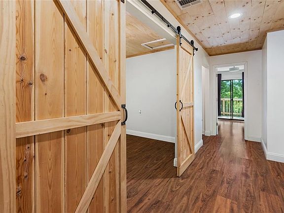 4th image of 209 Churchill Downs Dr