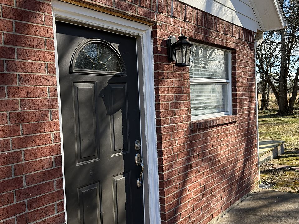 Private entrance off driveway