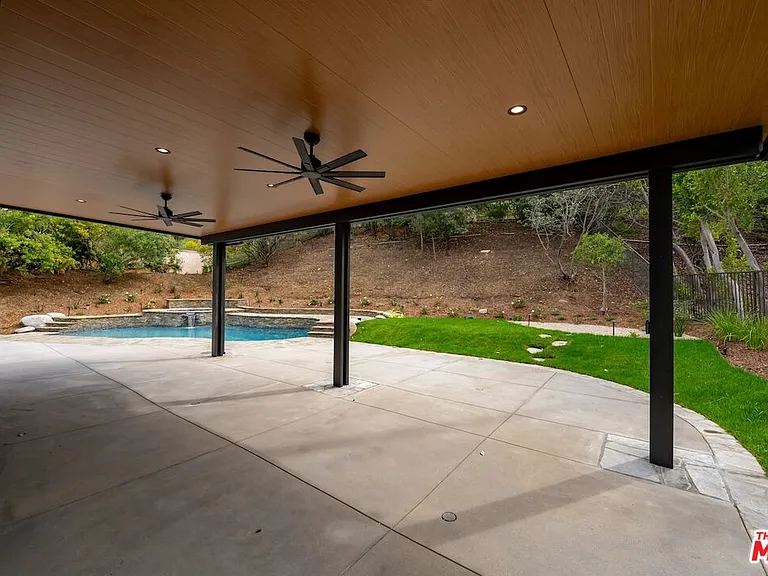 18500 Saint Moritz Dr — Photo 53