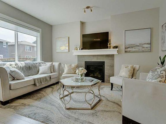 3rd image of 637 N Midtown Pl SW