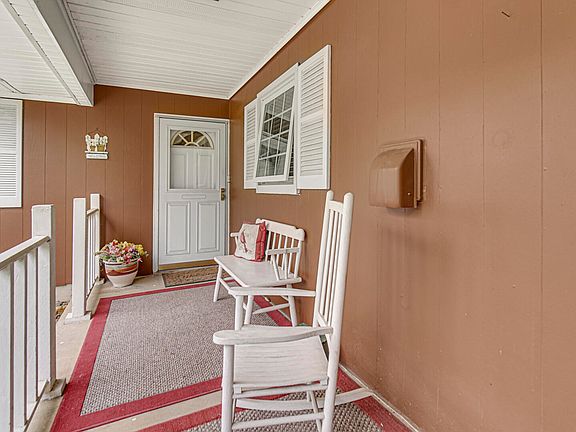 4th image of 1053 Avondale Ave