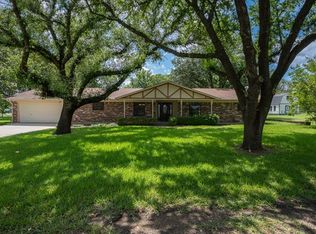 103 Gardendale Dr, Cleburne, TX 76031