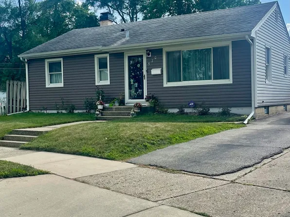 520 W Pleasure Ct, Aurora, IL 60506