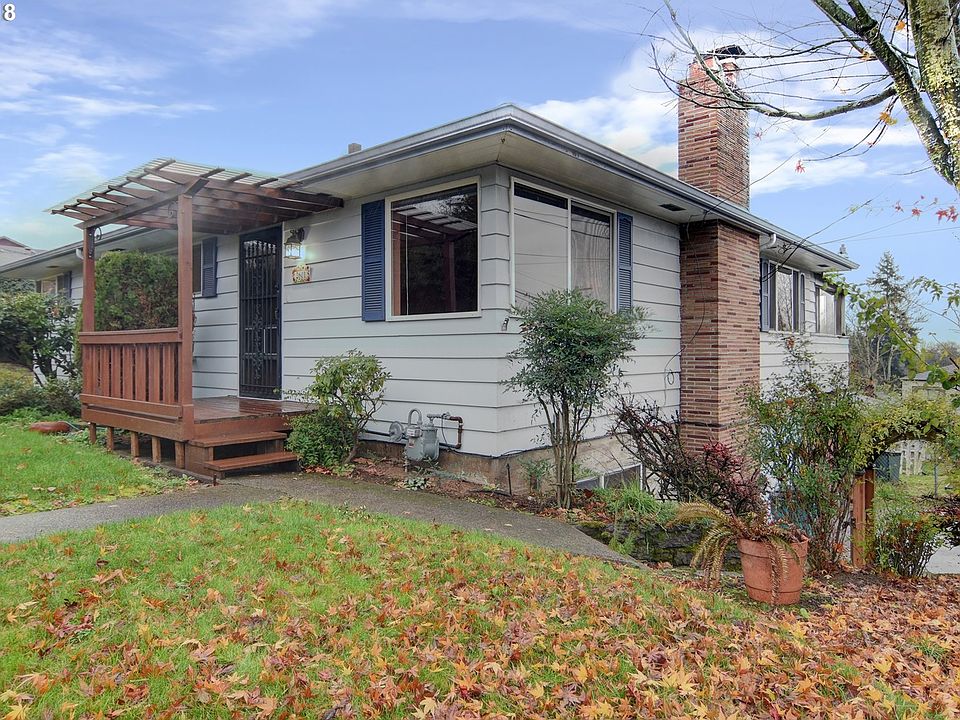 1st image of 2601 E McLoughlin Blvd