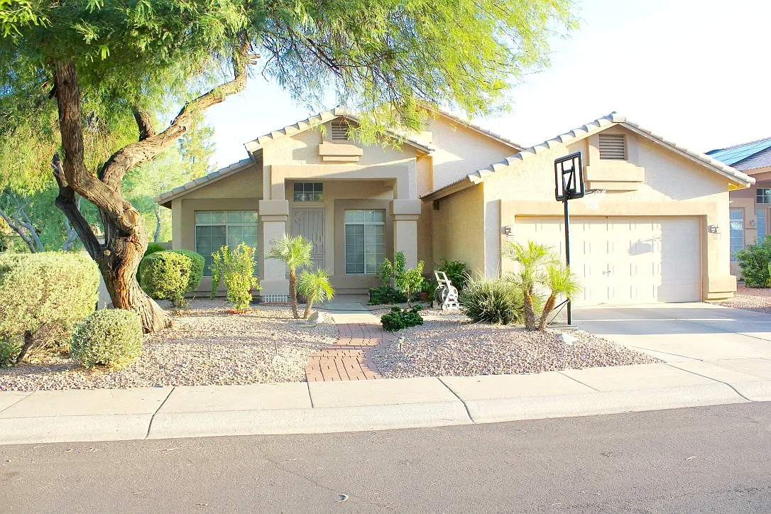 4 bed, 1867 sqft, $2,700 — Photo 1