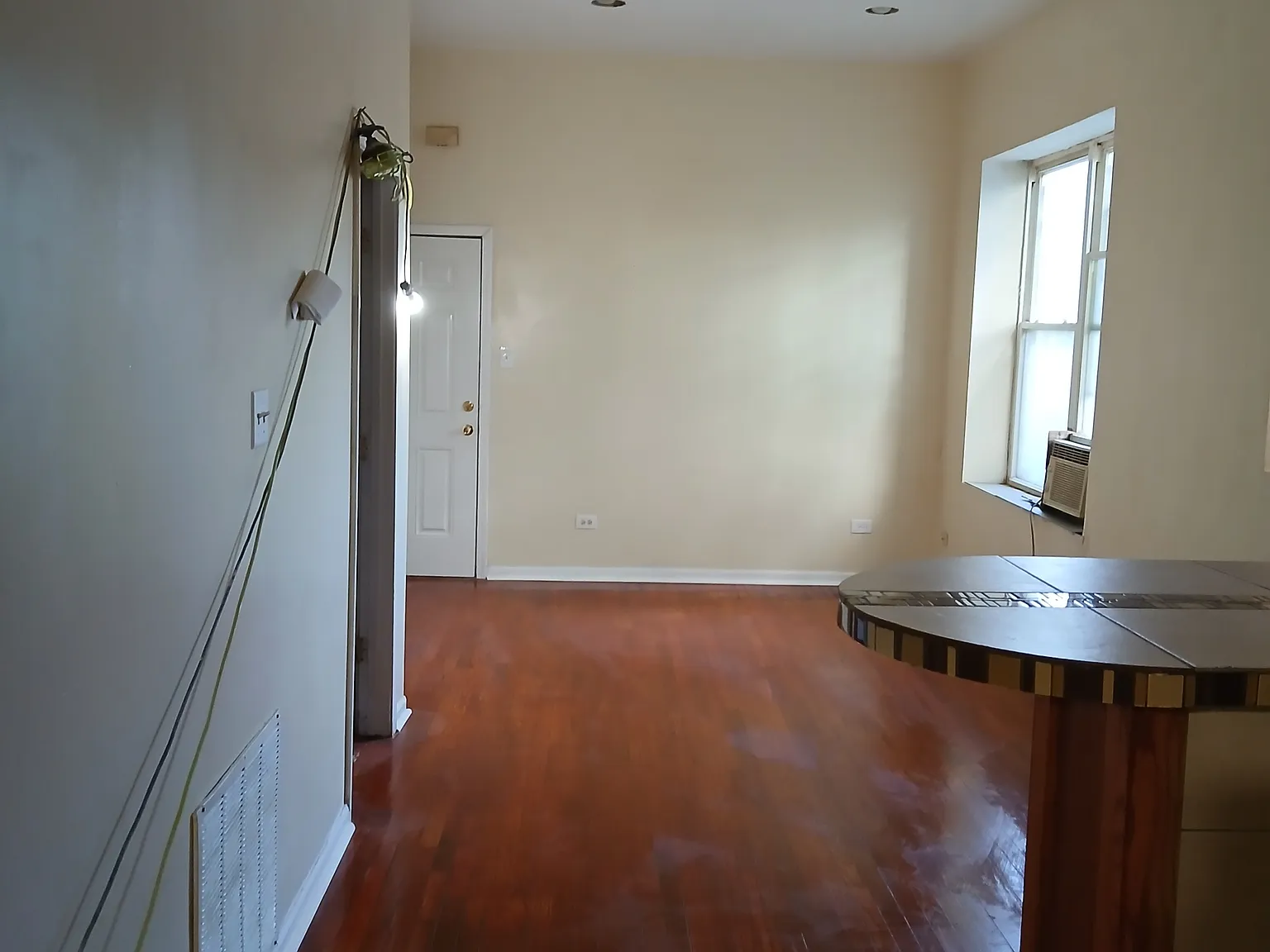 3 bed, 1044 sqft, $1,900 — Photo 3