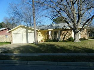 2611 Burningtree Ct, Arlington, TX 76014