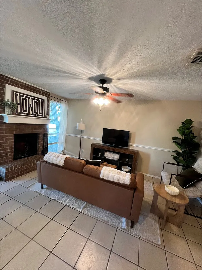 1 bed, 1.5 bath, 814 sqft, $1,500 — Photo 4