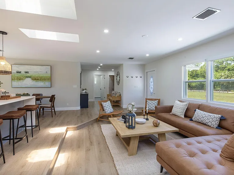 16932 W Aintree Dr — Photo 5