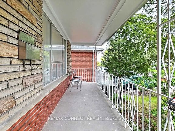 2nd image of 23 Chalet Rd