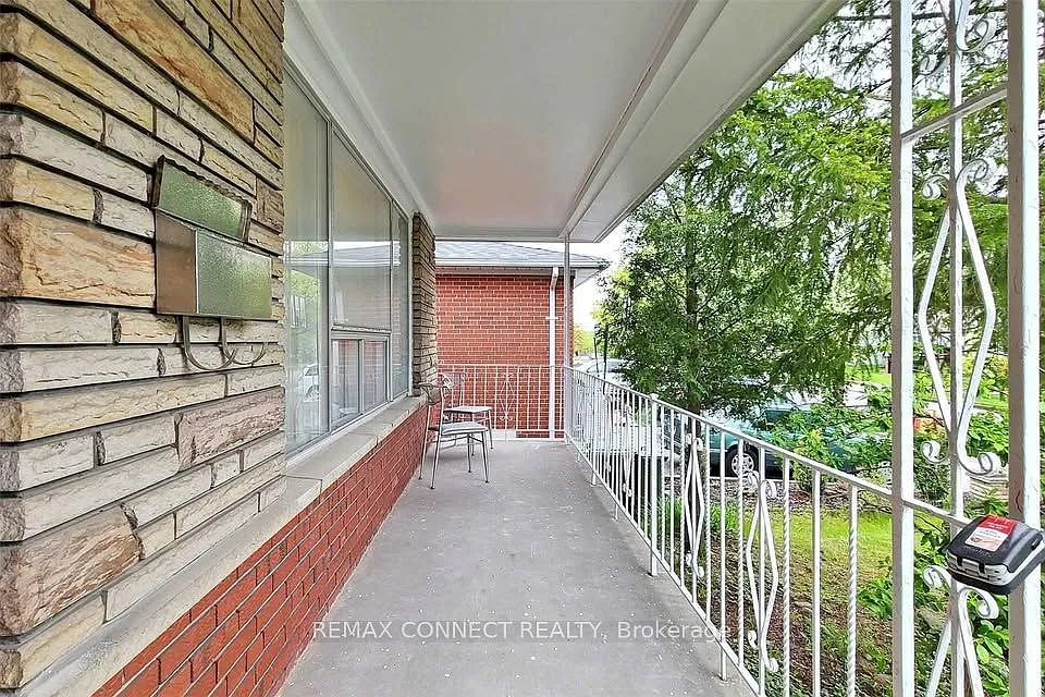Building Photo - 23 Chalet Rd #UPPER