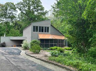 16306 Forest Gate Rd, Dubuque, IA 52001