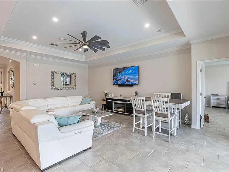 2079 Vermont Ln — Photo 9