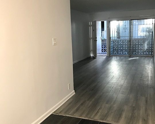 4th image of 514 N Hayworth Ave