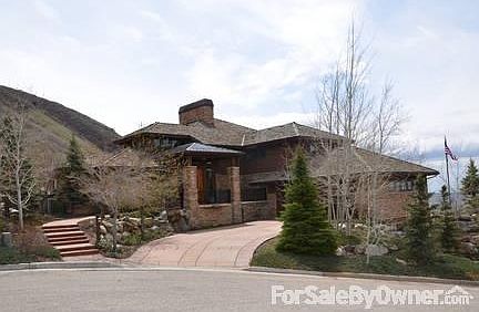 Entrance
						:
						Heated driveway and walkway